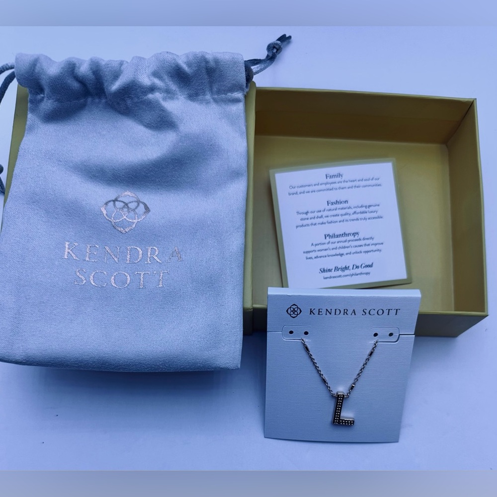 Kendra Scott Gold 'L' Pendant Necklace New In Box with Tags - Picture 5 of 7